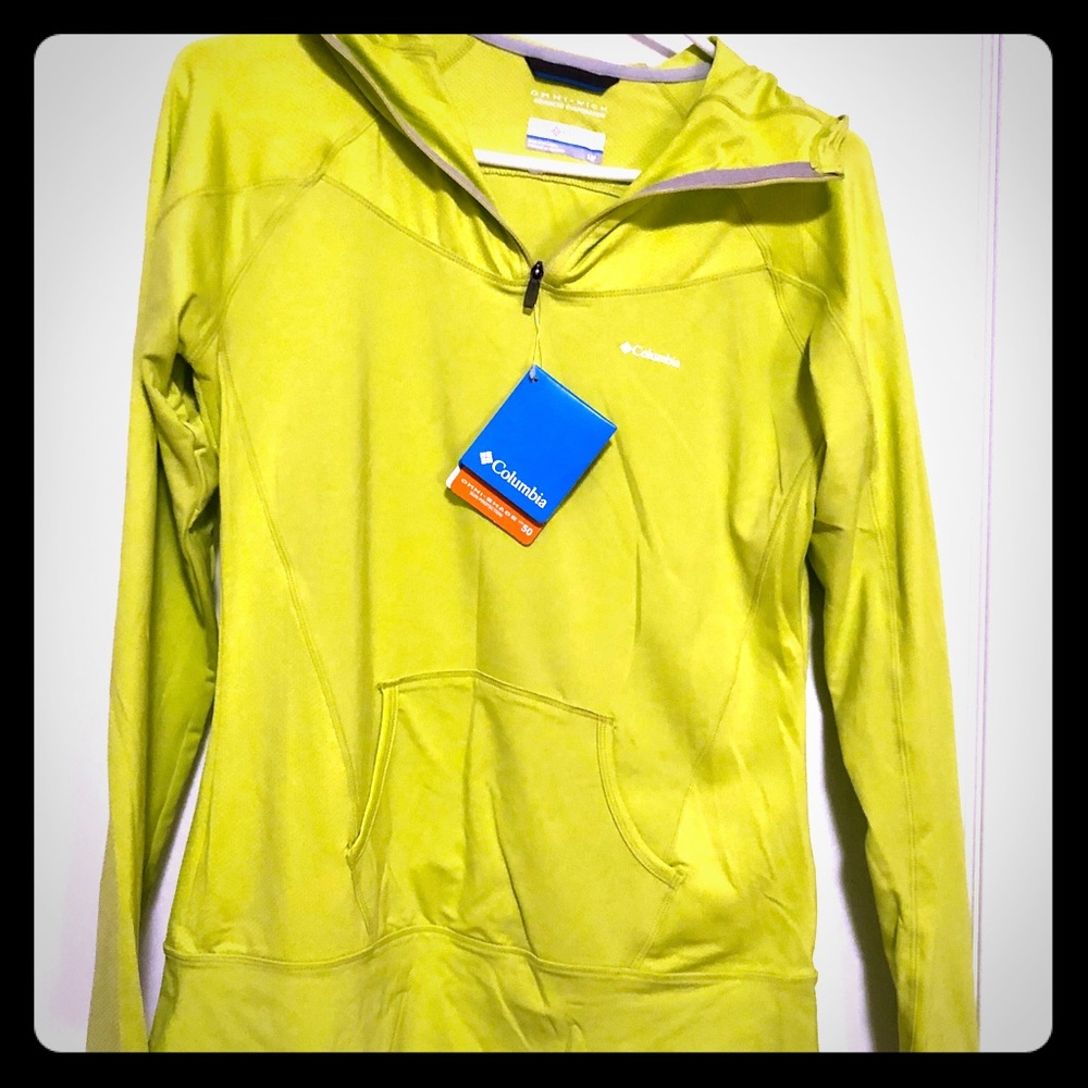 Womans Columbia Omni-wick pull over sz small.